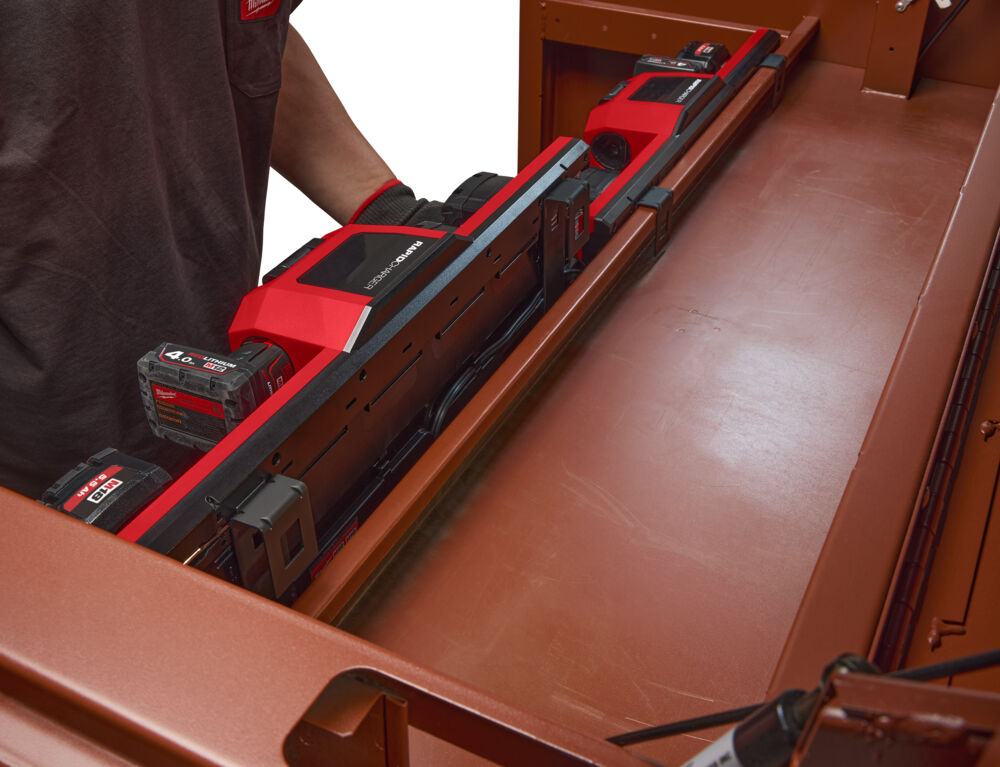 MILWAUKEE M12-18 GBC4 Gangbox lader