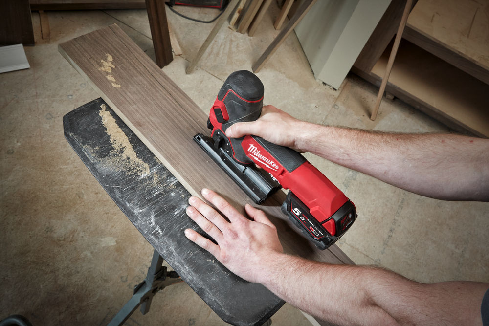 MILWAUKEE M18 FBJS FUEL decoupeerzaagmachine