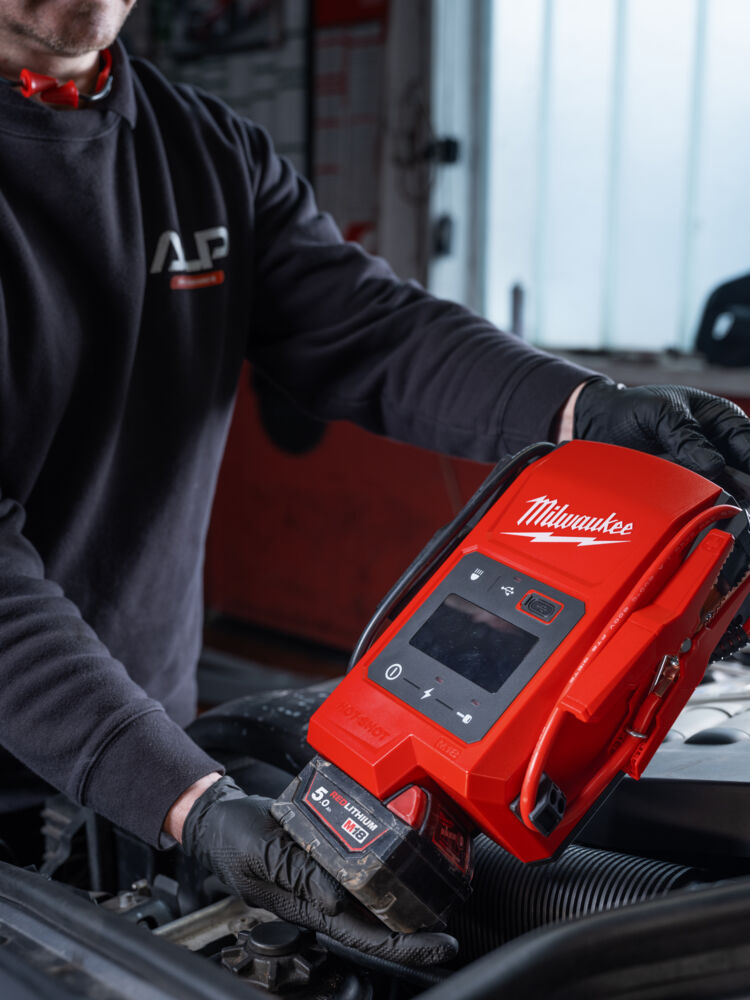 MILWAUKEE M18 JS2000 Jump Starter 2000 A