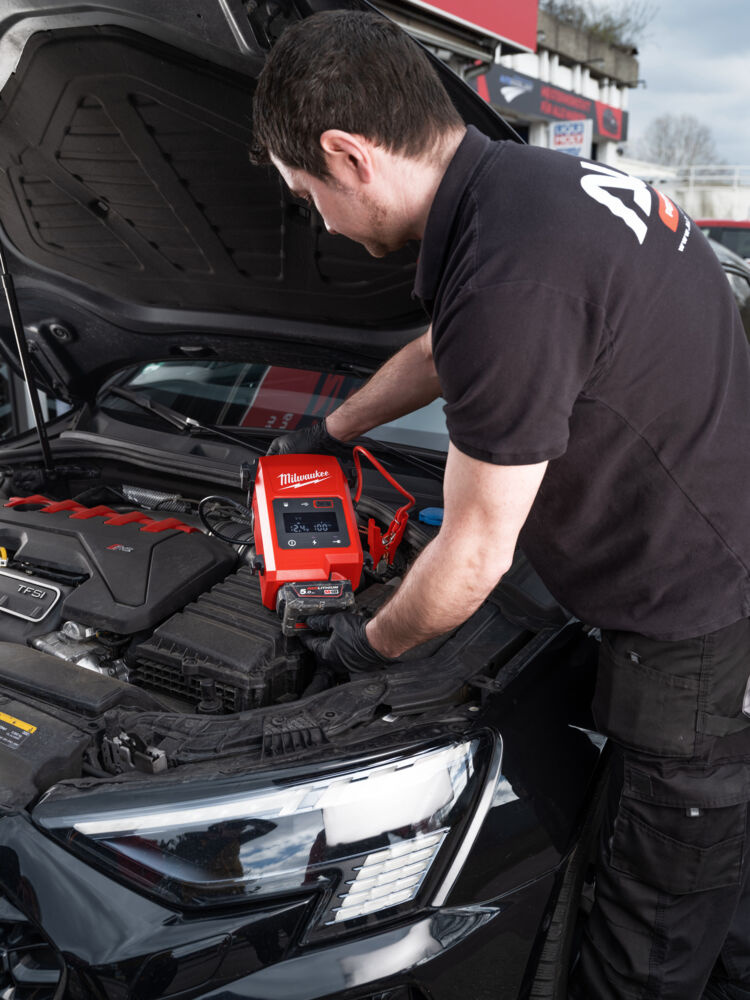 MILWAUKEE M18 JS2000 Jump Starter 2000 A