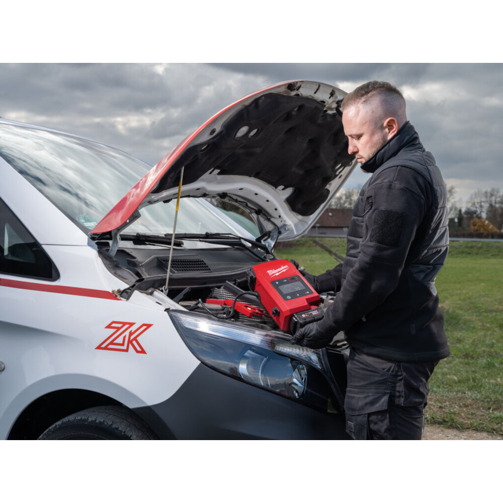 MILWAUKEE M18 JS2000 Jump Starter 2000 A