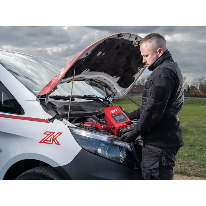 MILWAUKEE M18 JS2000 Jump Starter 2000 A