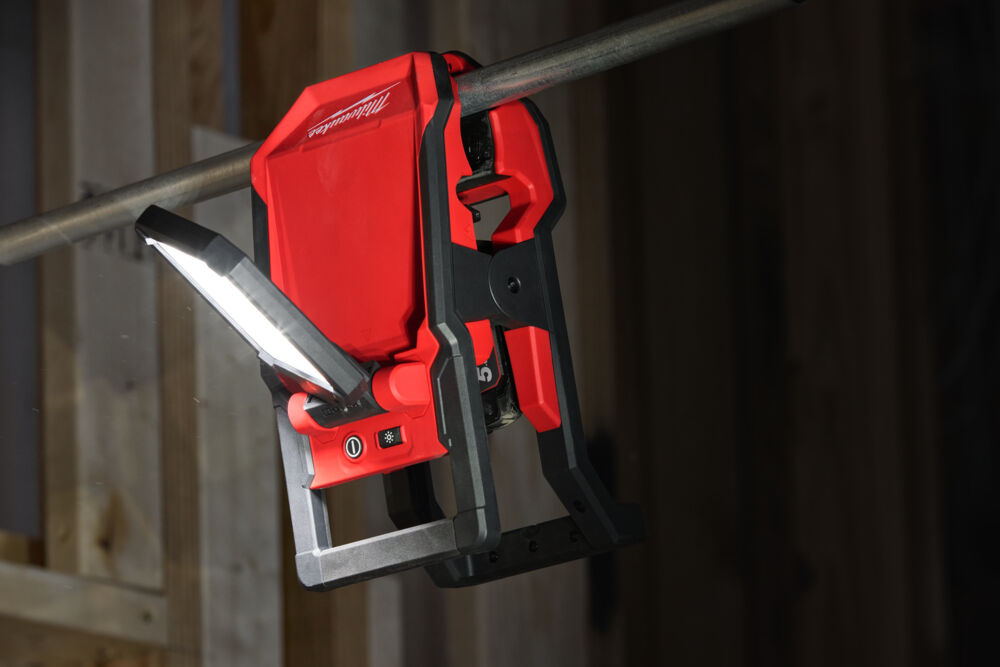 MILWAUKEE M18 PAL2 Pivoting Area Light