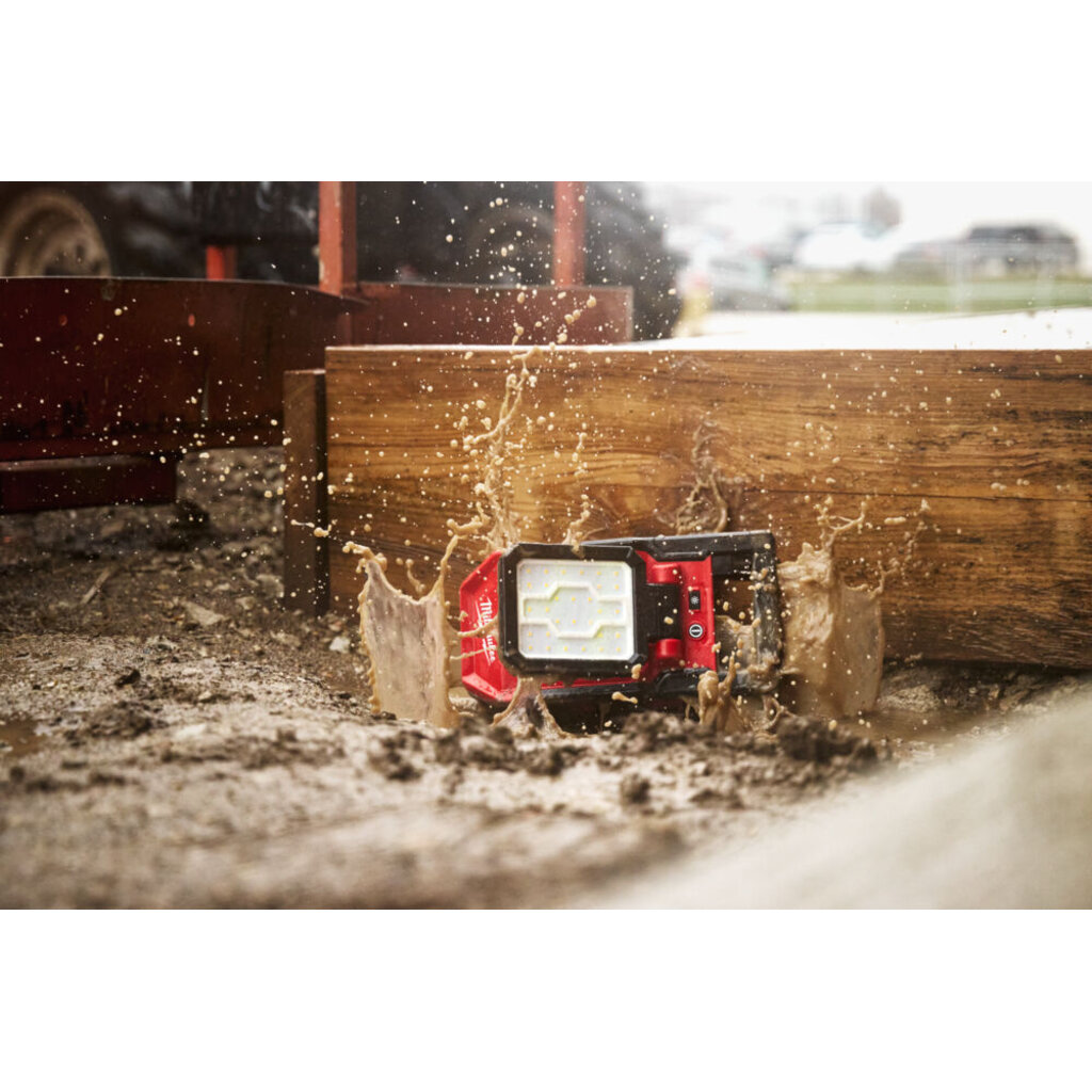 MILWAUKEE M18 PAL2 Pivoting Area Light