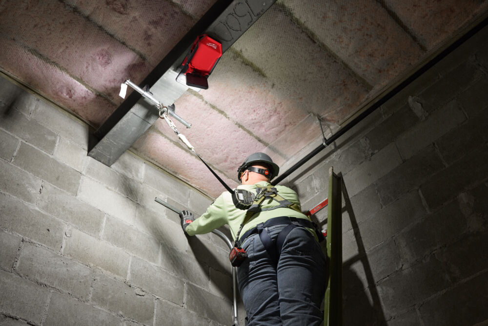 MILWAUKEE M18 PAL2 Pivoting Area Light