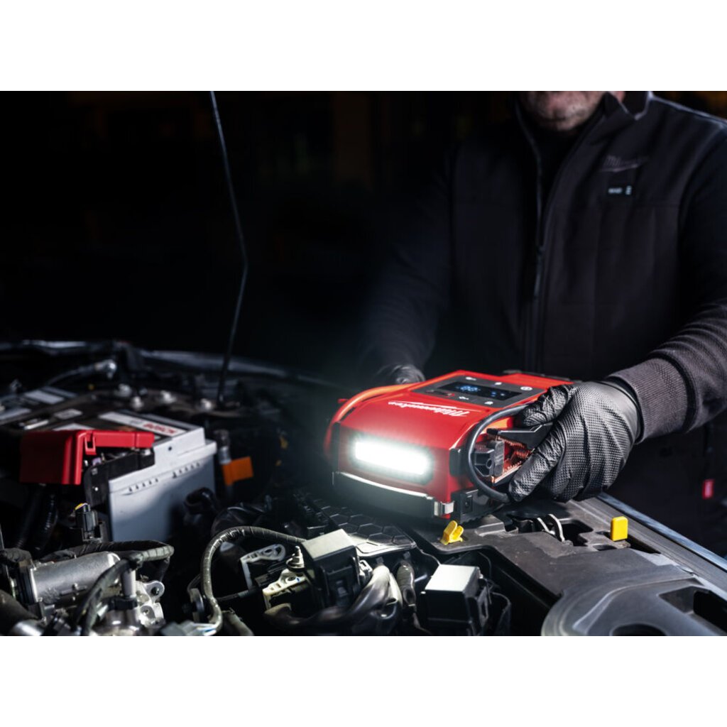 MILWAUKEE M18 JS2000 Jump Starter 2000 A