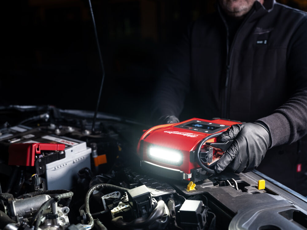 MILWAUKEE M18 JS2000 Jump Starter 2000 A
