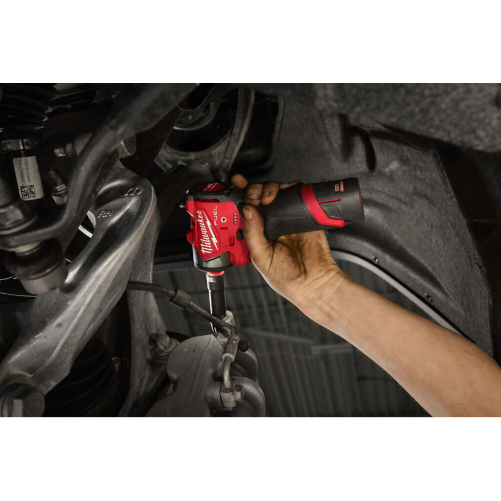 MILWAUKEE M12 FSCIWF38 FUEL Sub-Compacte ⅜'' Impact Wrench met frictiering