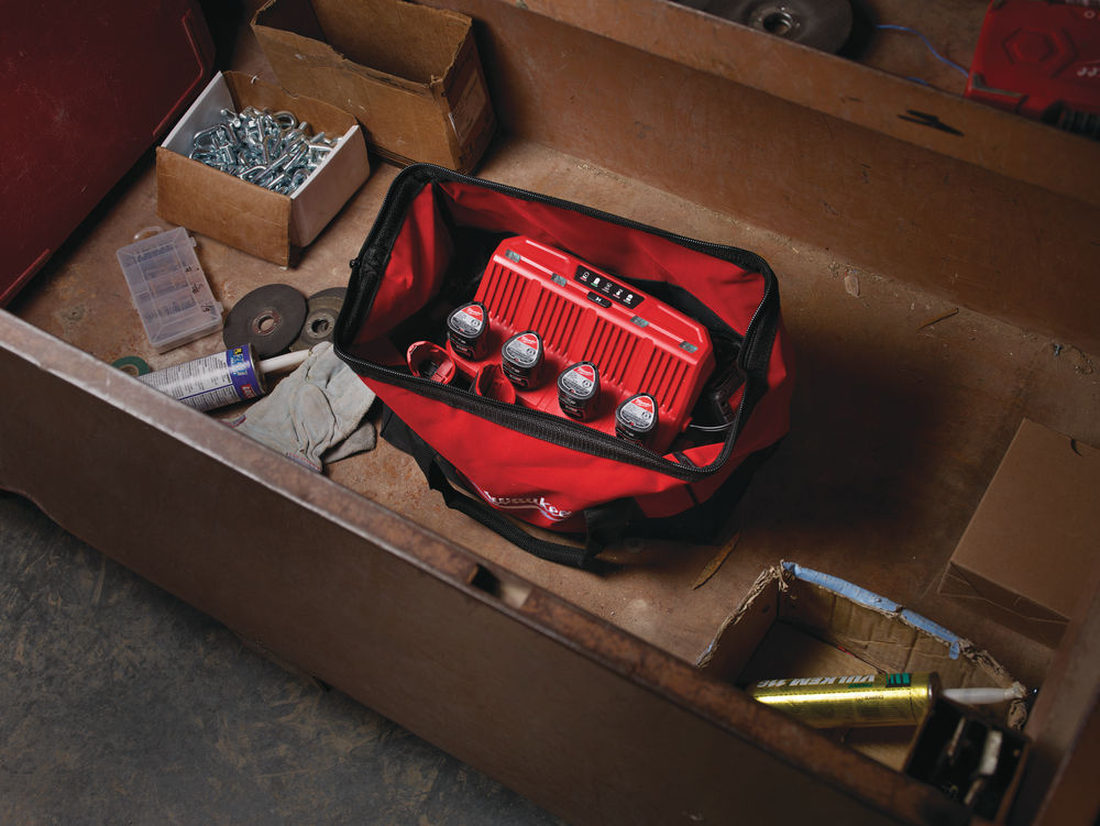 MILWAUKEE M12 C4 acculader 3A 4-voudig