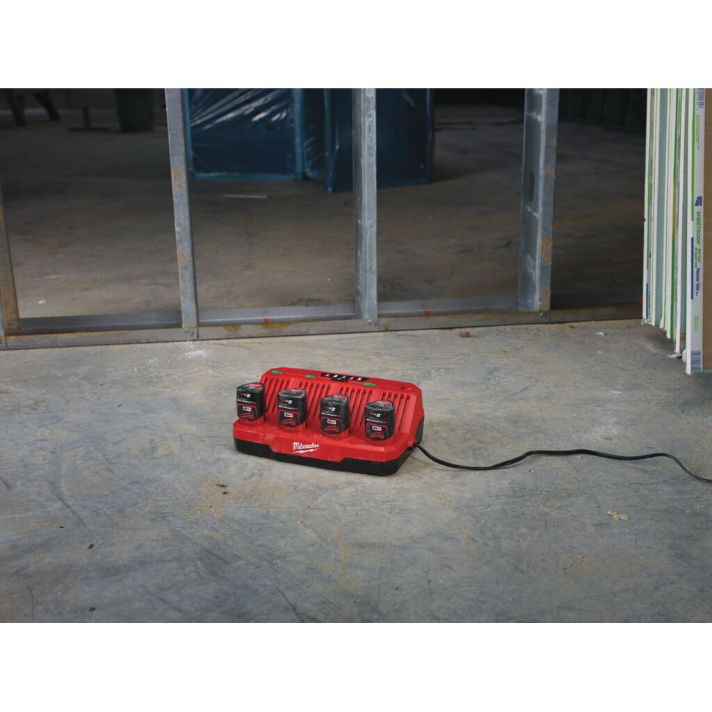 MILWAUKEE M12 C4 acculader 3A 4-voudig