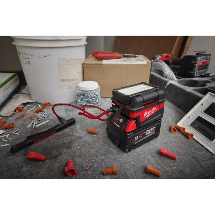 MILWAUKEE M18 ALIS Service Light USB-A & USB-C