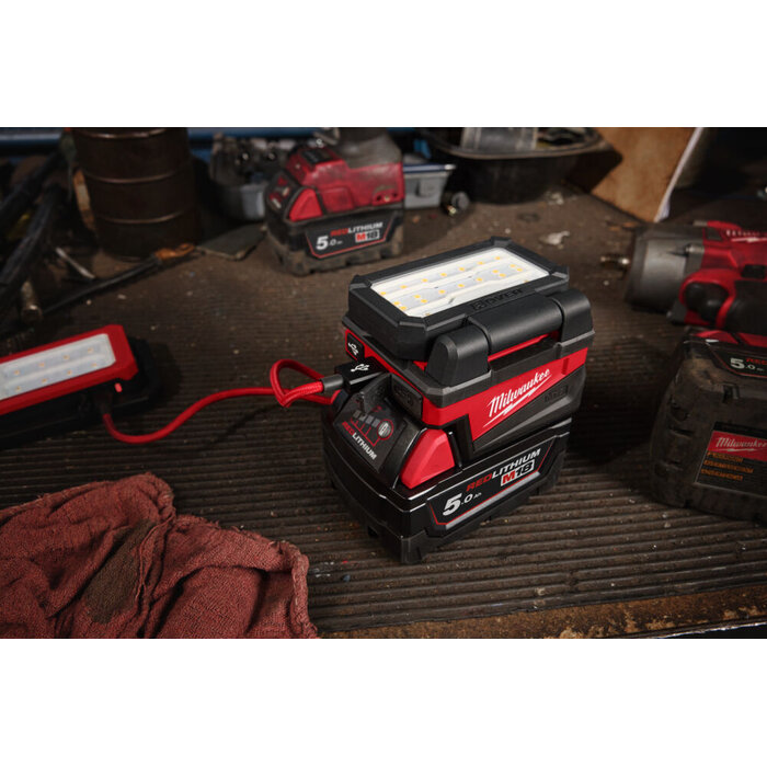 MILWAUKEE M18 ALIS Service Light USB-A & USB-C