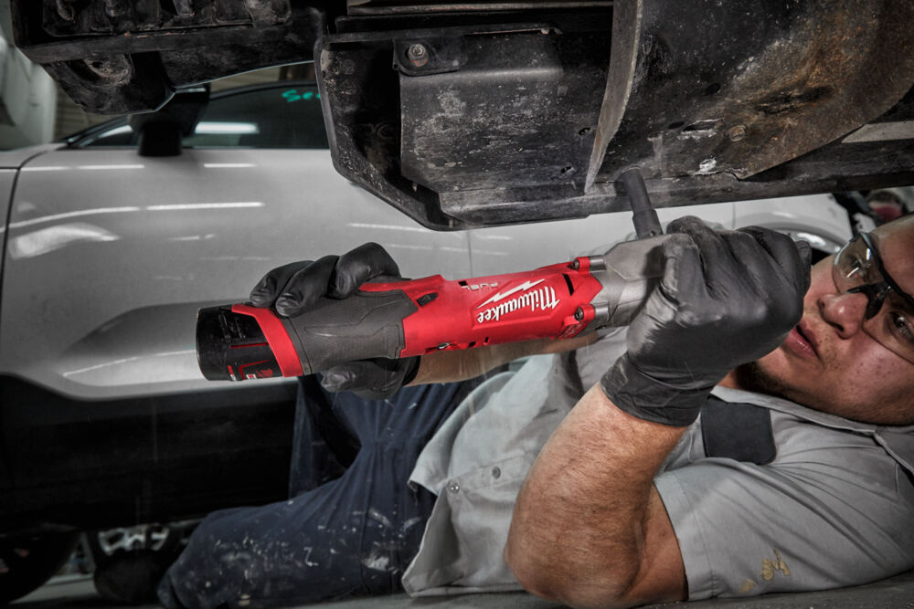 MILWAUKEE M12 FRAIWF haakse slagmoersleutel met frictiering