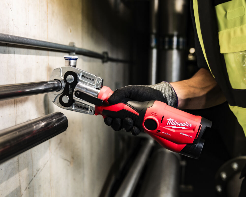 MILWAUKEE M12 ONEHPT-202C Geberit Mapress Set FORCE LOGIC Hydraulische Subcompactperstool met ONE-KEY