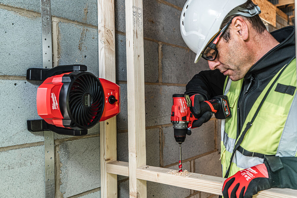 MILWAUKEE M12 AF ventilator