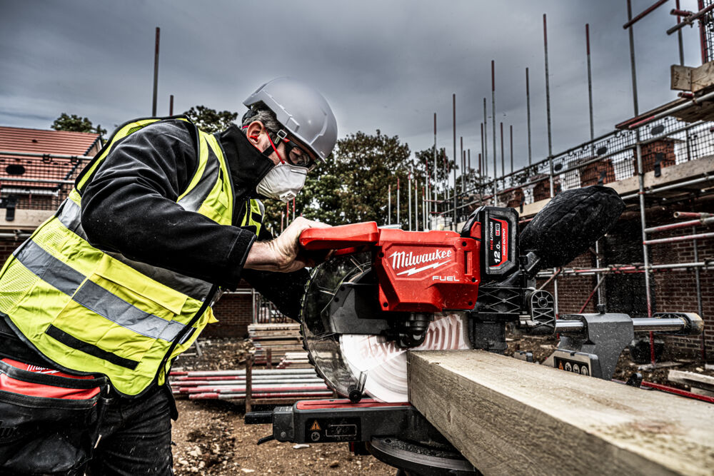 MILWAUKEE M18 FMS305 FUEL ONE-KEY 305 mm afkortzaagmachine