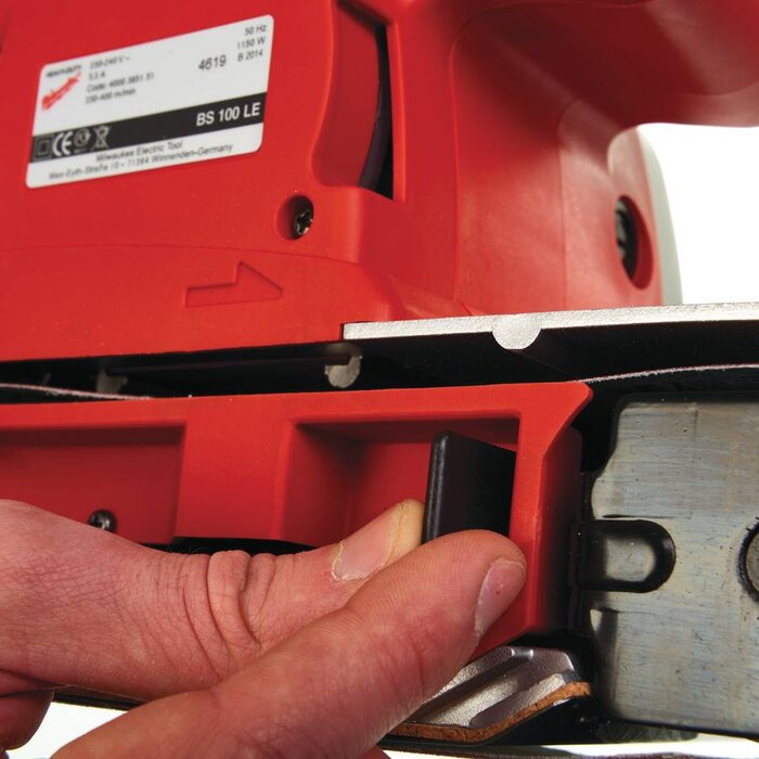 MILWAUKEE BS 100 LE BANDSCHUURMACHINE