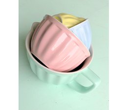 * SOLD * Retro pastel maatbekers | Sass & Belle