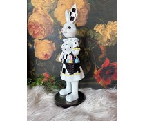 Elegante Paashaas met eiermandje