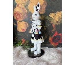 Elegante Paashaas met eiermandje