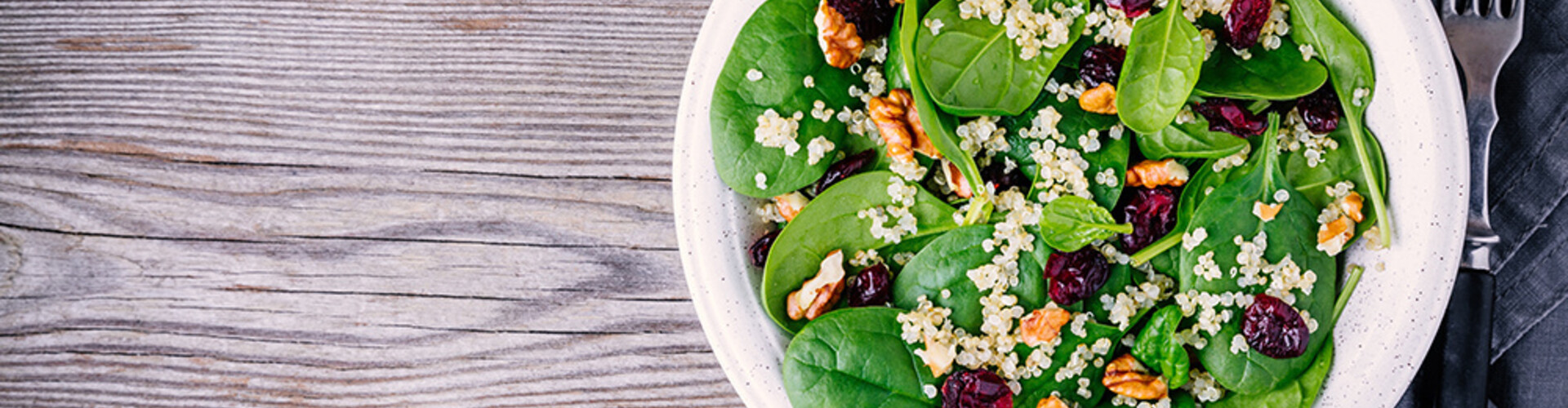Quinoa salad with spinach, walnuts and cranberries