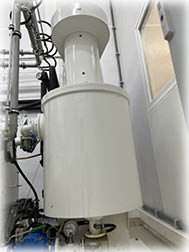 A ball mill for mixing and refining cocoa liquor