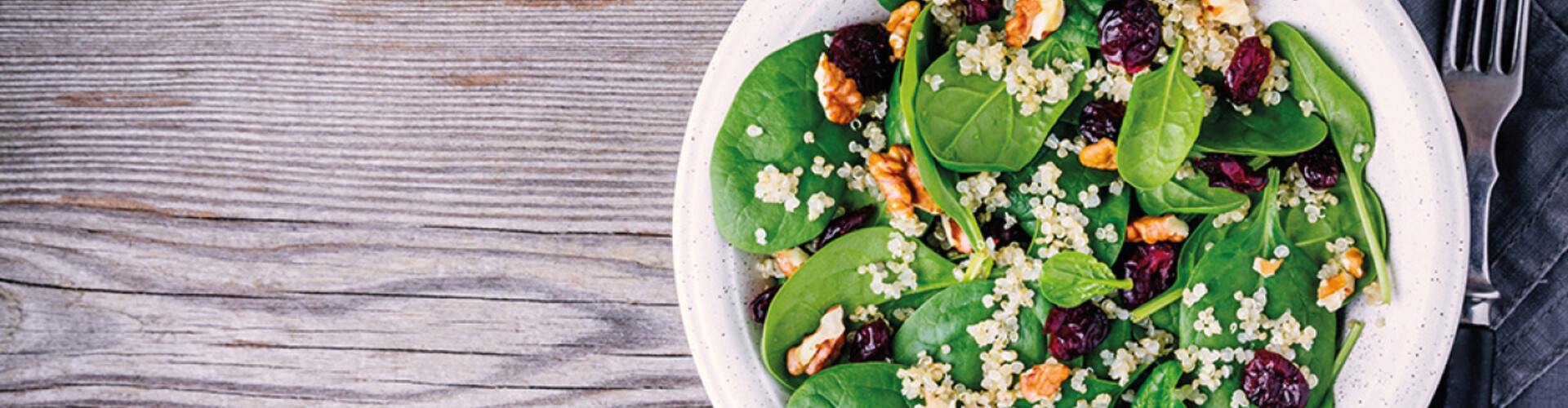 Quinoasalade met spinazie, walnoten en cranberry’s