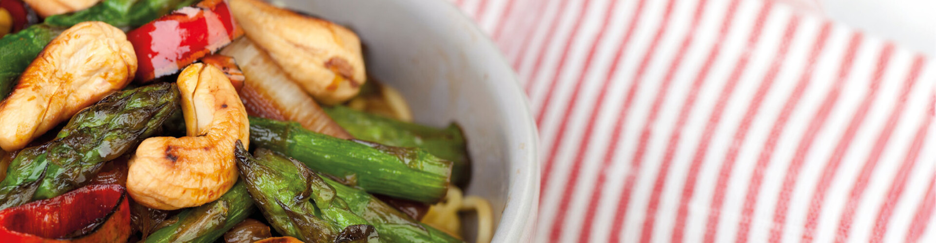 Gegrilde asperges met cashewnoten