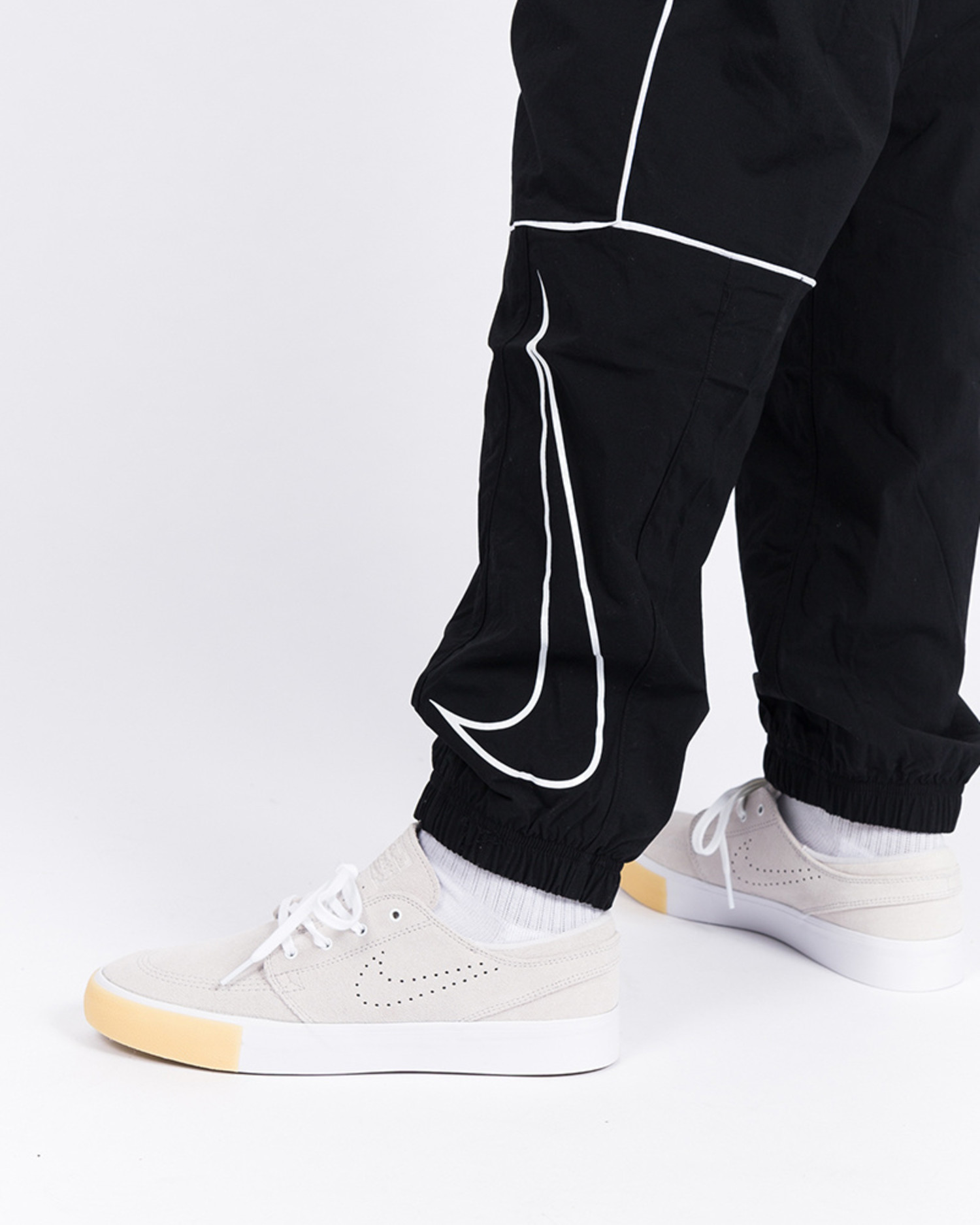 nike skateboarding track pants