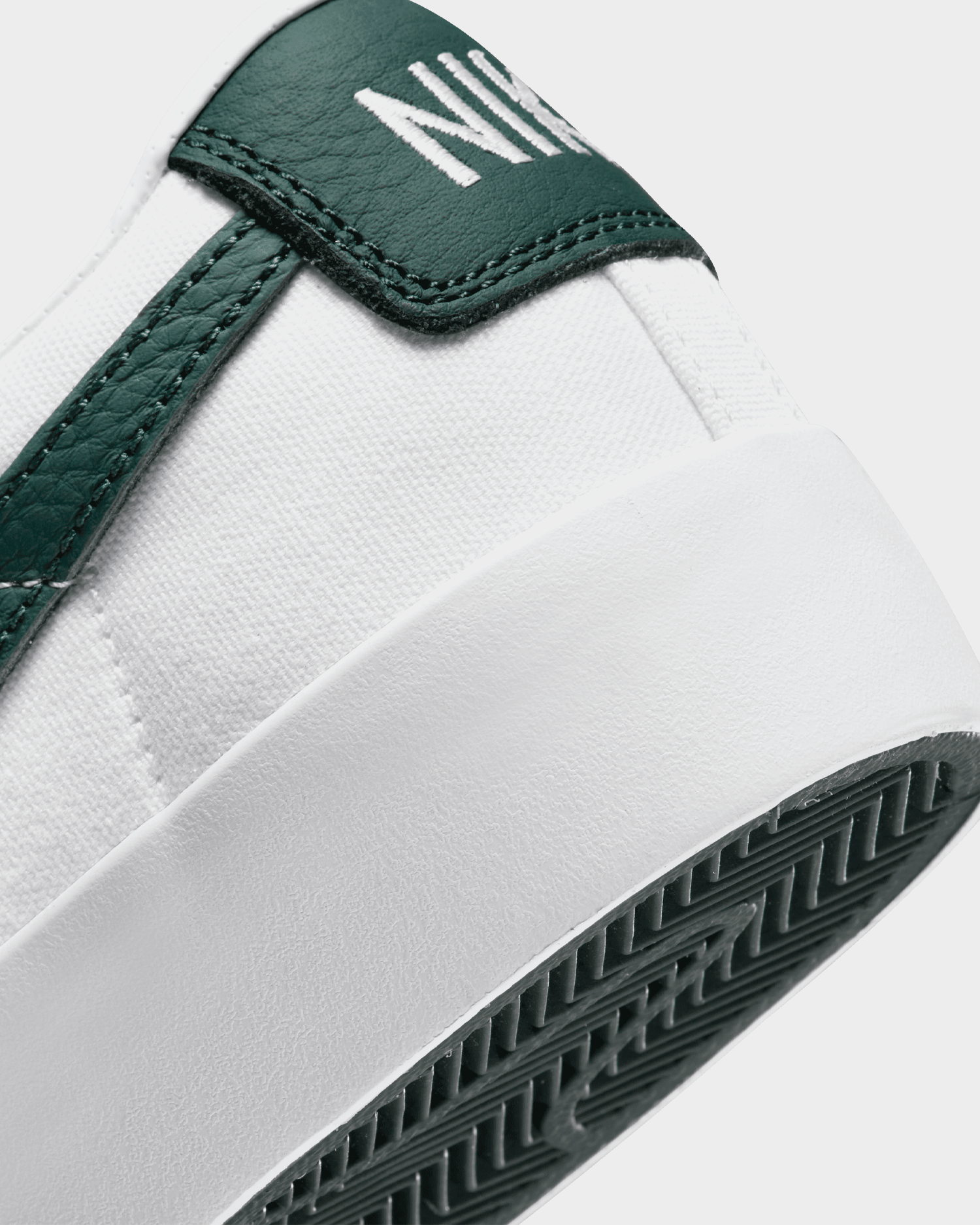 Nike Sb Zoom Blazer Low Pro GT White 