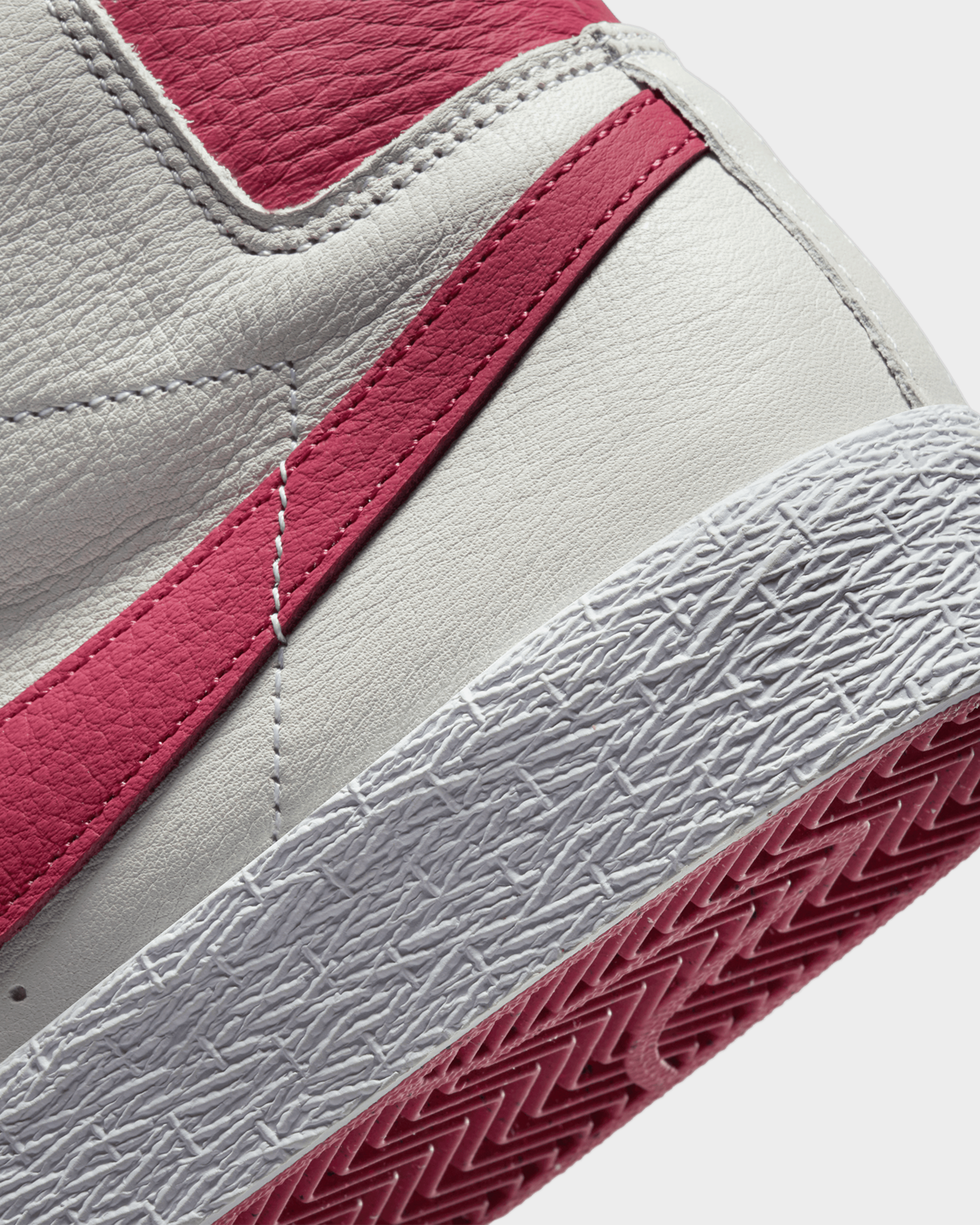 Nike SB Zoom Blazer Mid White/ Sweet Beet-White