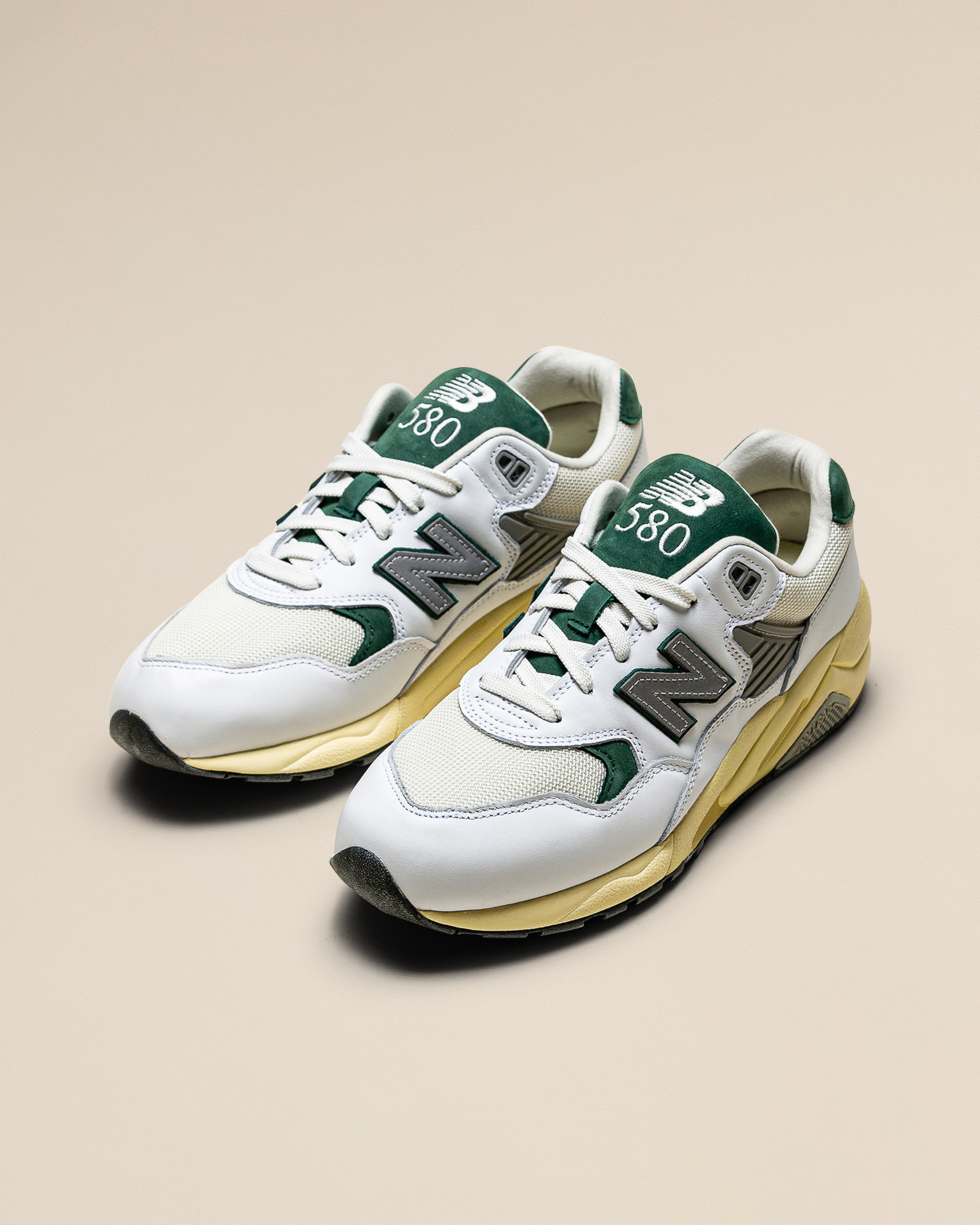 New Balance MT580RCA - White/ Nightwatch Green