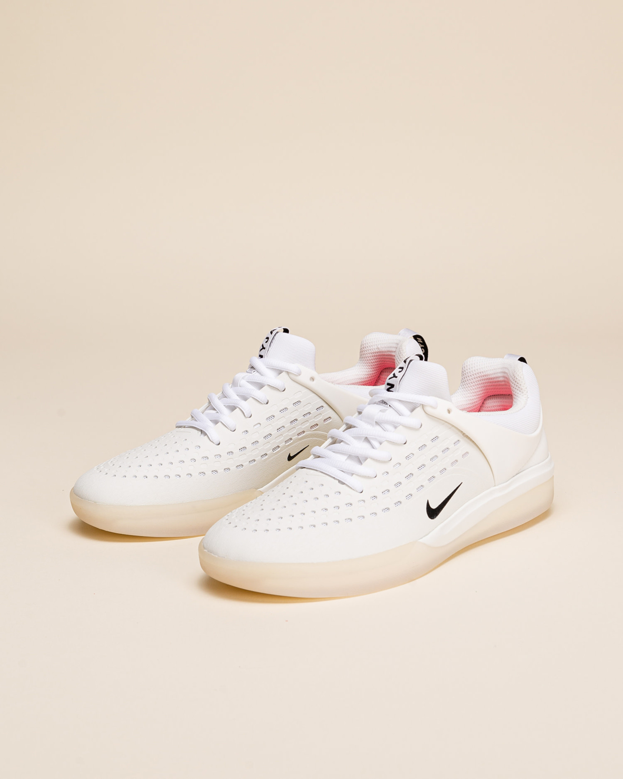 Nike SB Nyjah 3 - White/ Black/ Hyper Pink