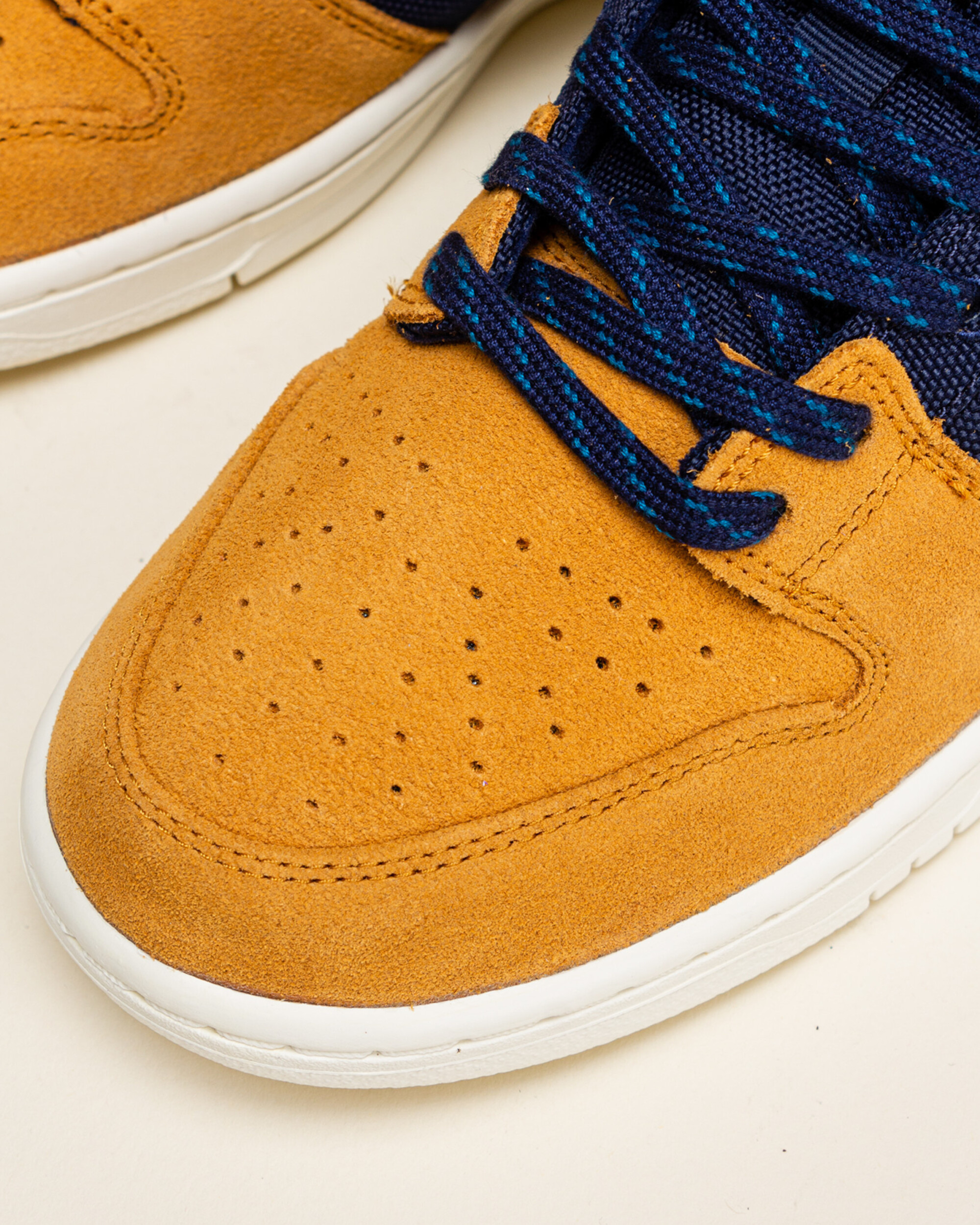 Nike SB Dunk Low - Desert Ochre/Midnight Navy