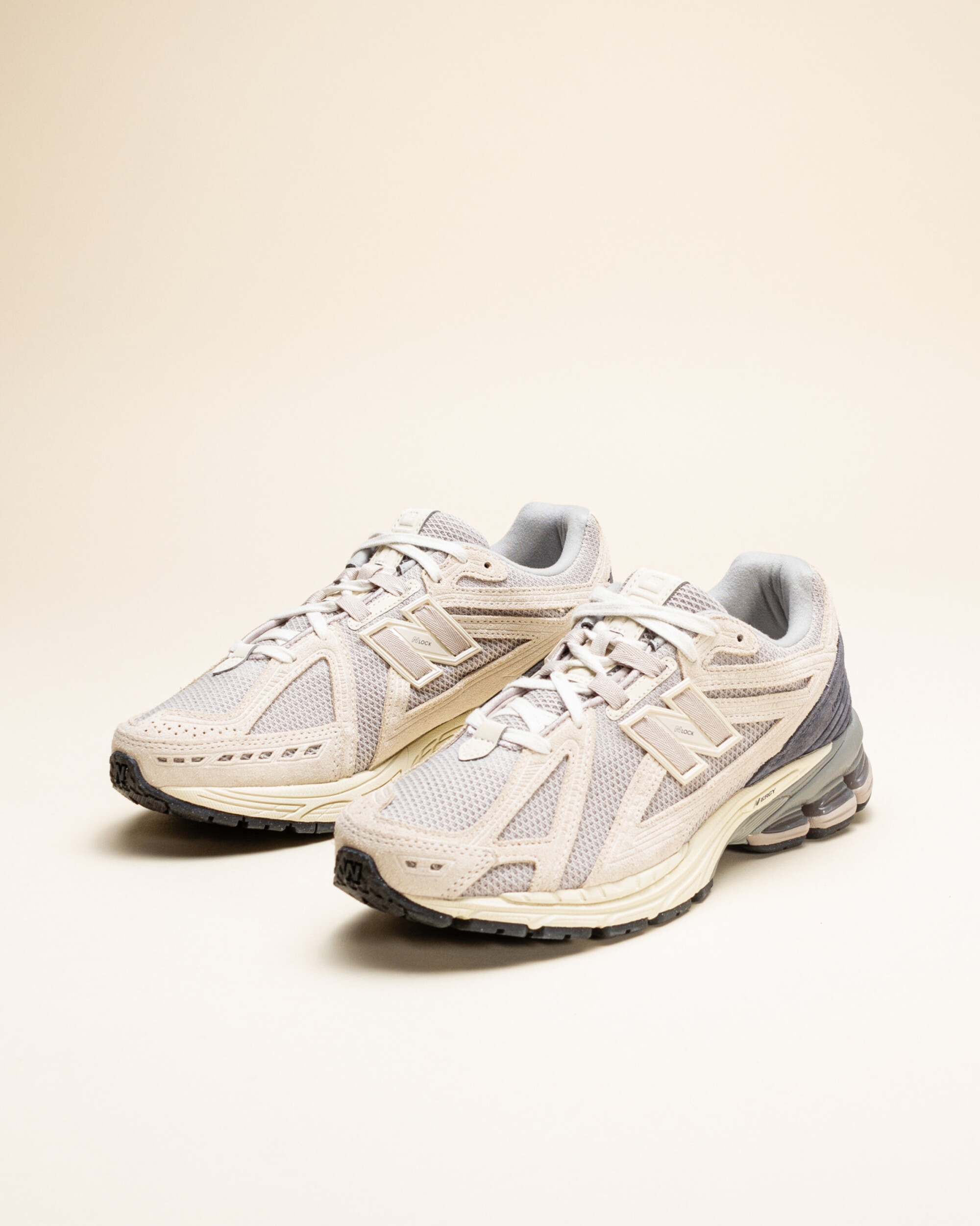 New Balance 1906 - Linen/Dark Arctic Grey