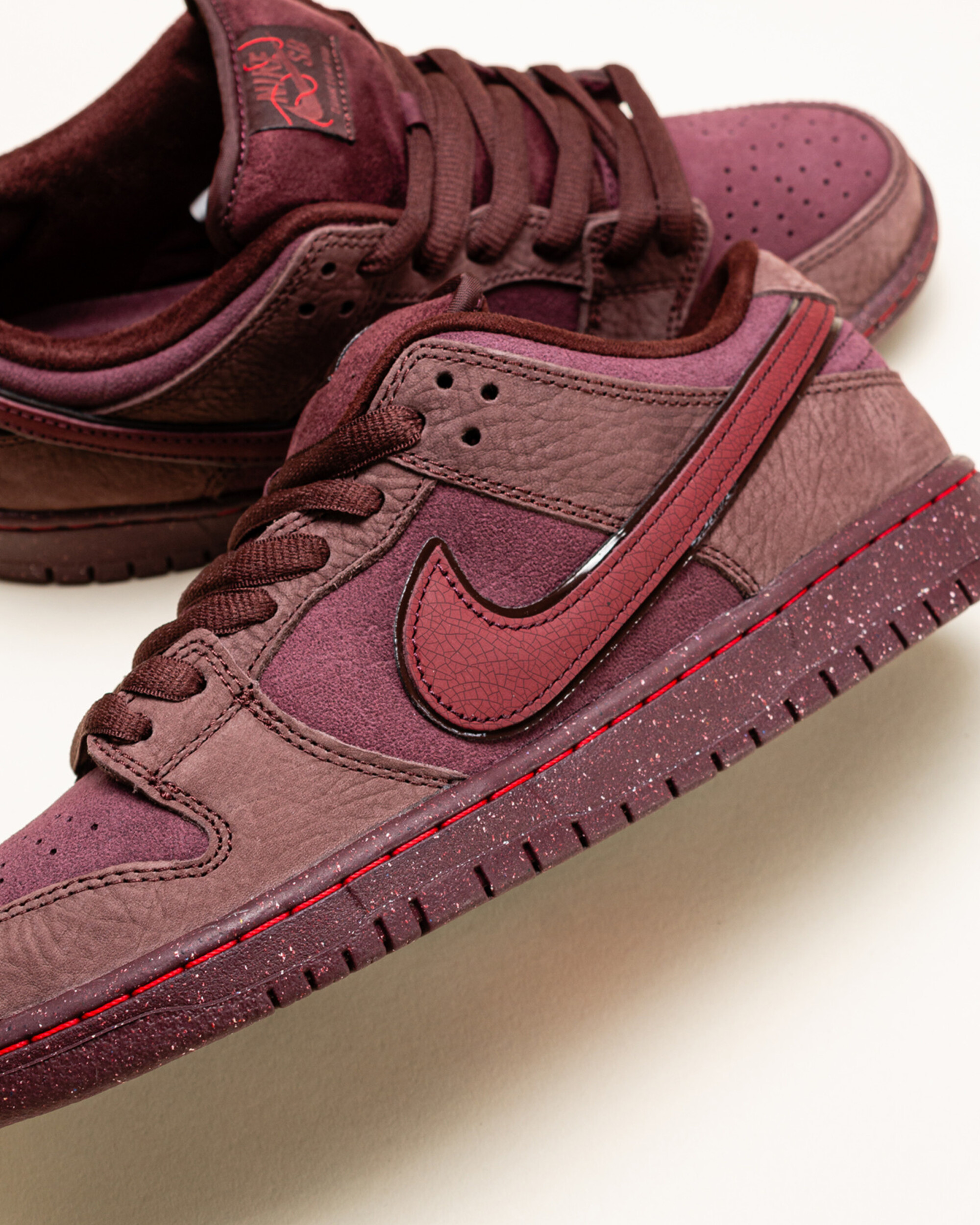 Nike SB Dunk Low - Burgundy Crush