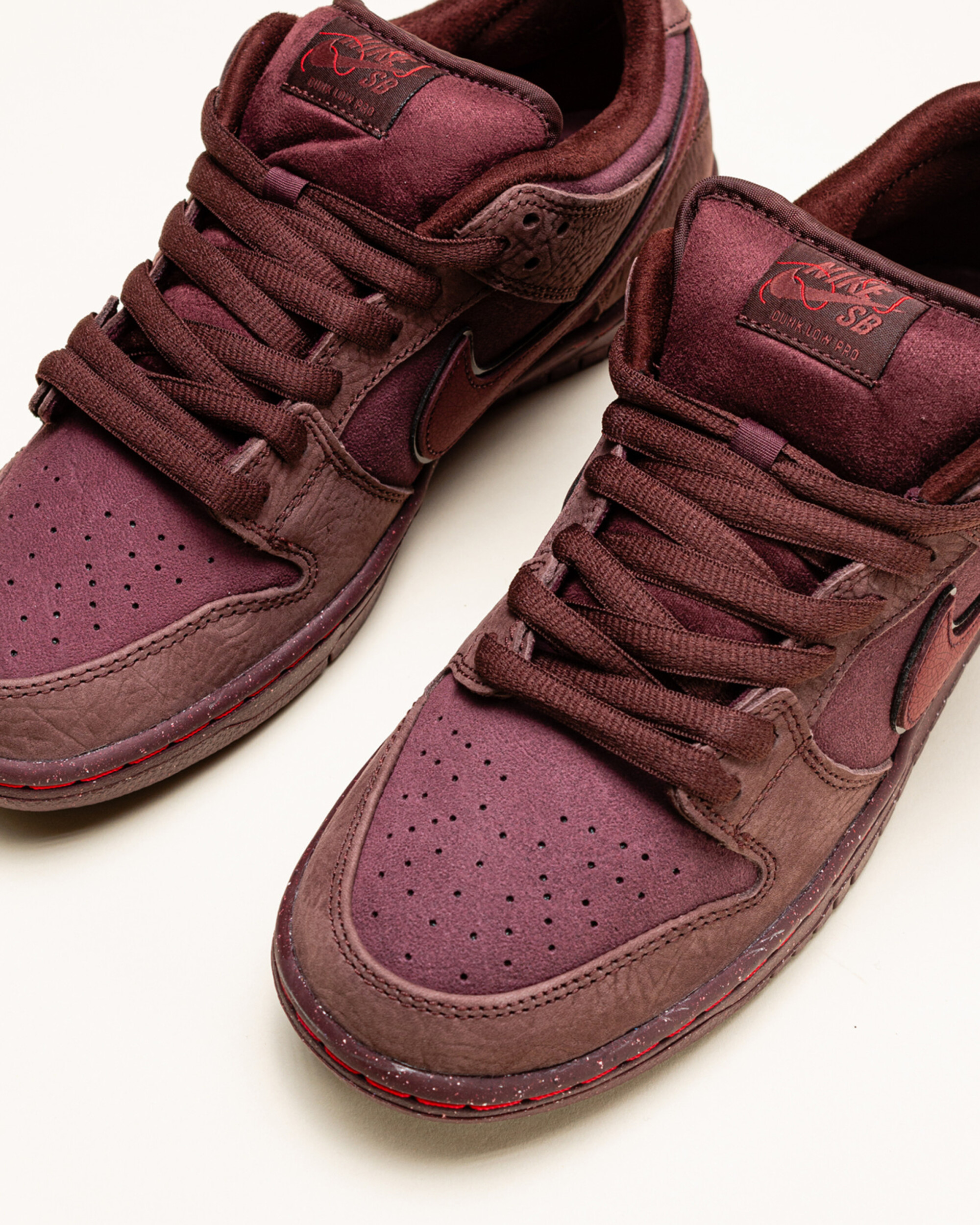 Nike SB Dunk Low PRM - Burgundy Crush / Dark Team Red / Earth