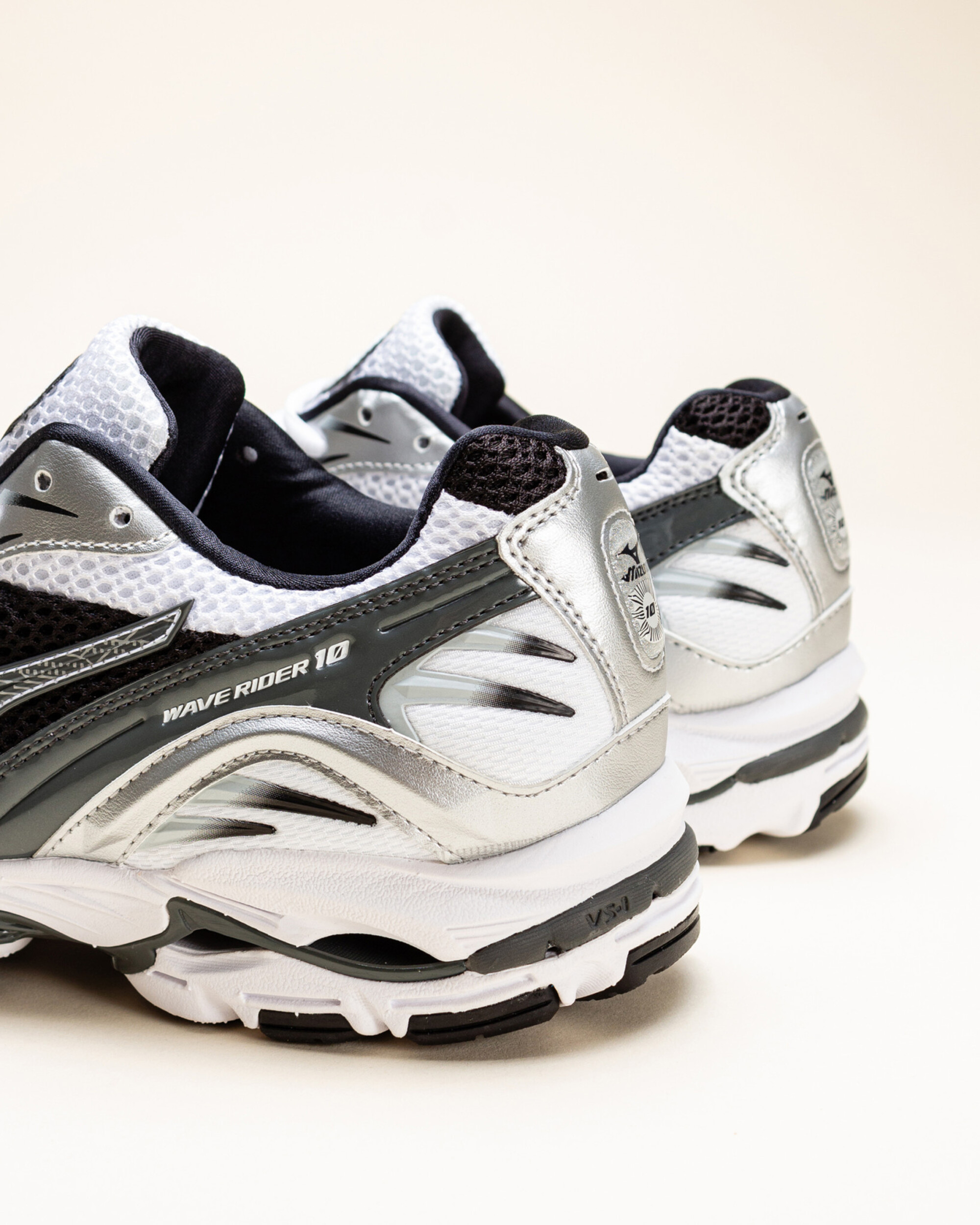 Mizuno Wave Rider 10 - White/Silver/Black