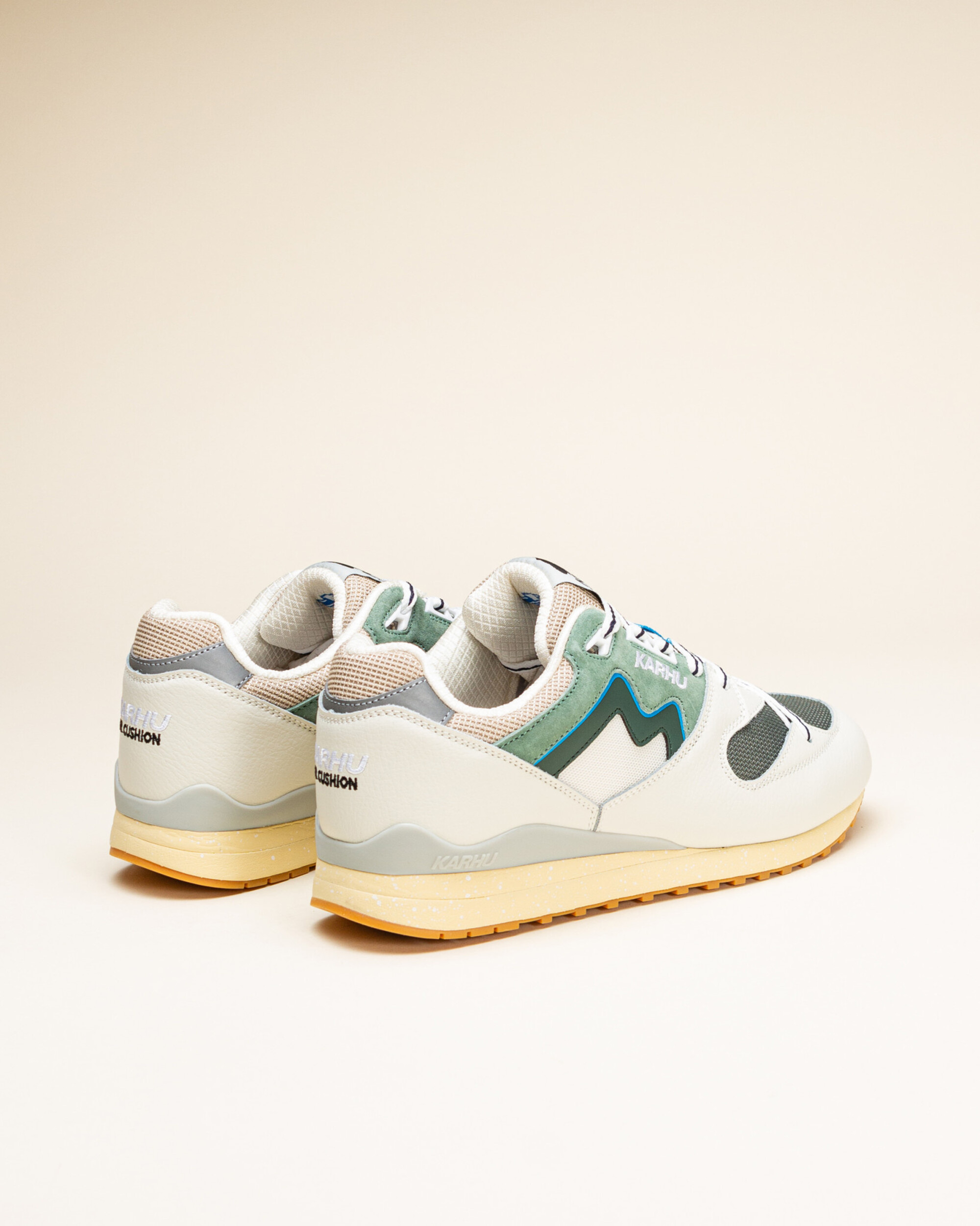 Karhu Synchron Classic - Lily White/Forest Green