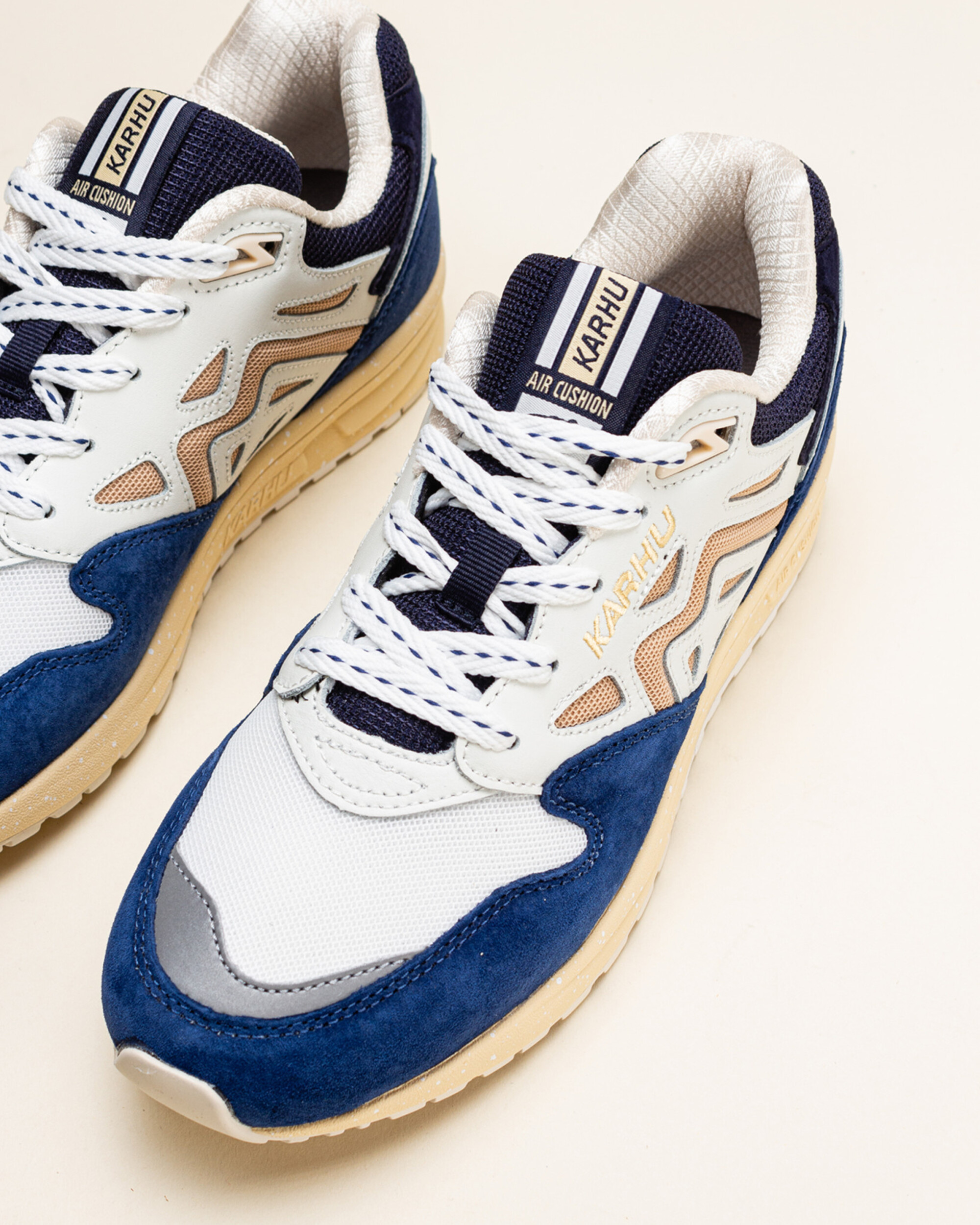 Karhu Legacy 96 - True Navy/Irish Cream