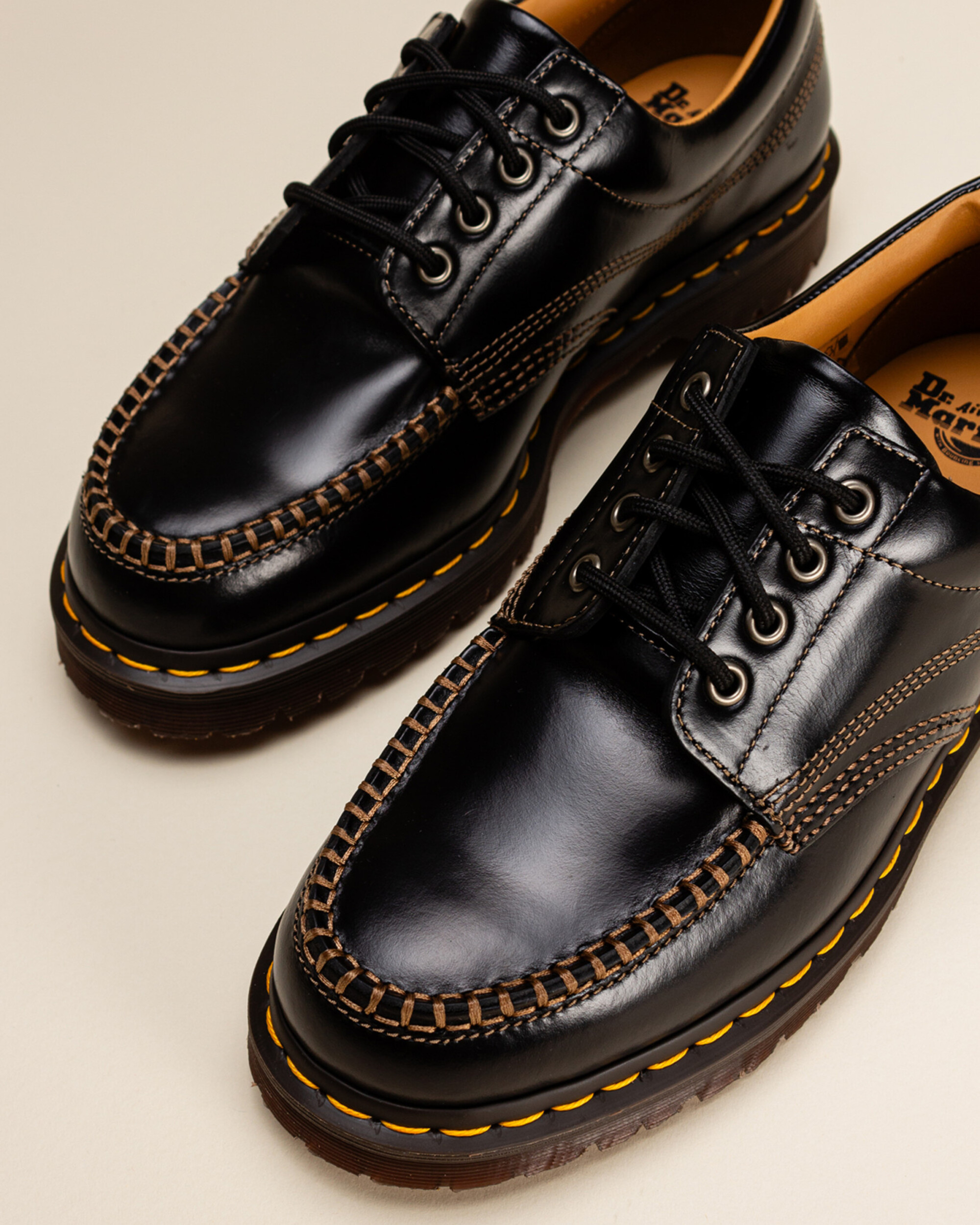 Dr. Martens Lowell - Black Analine