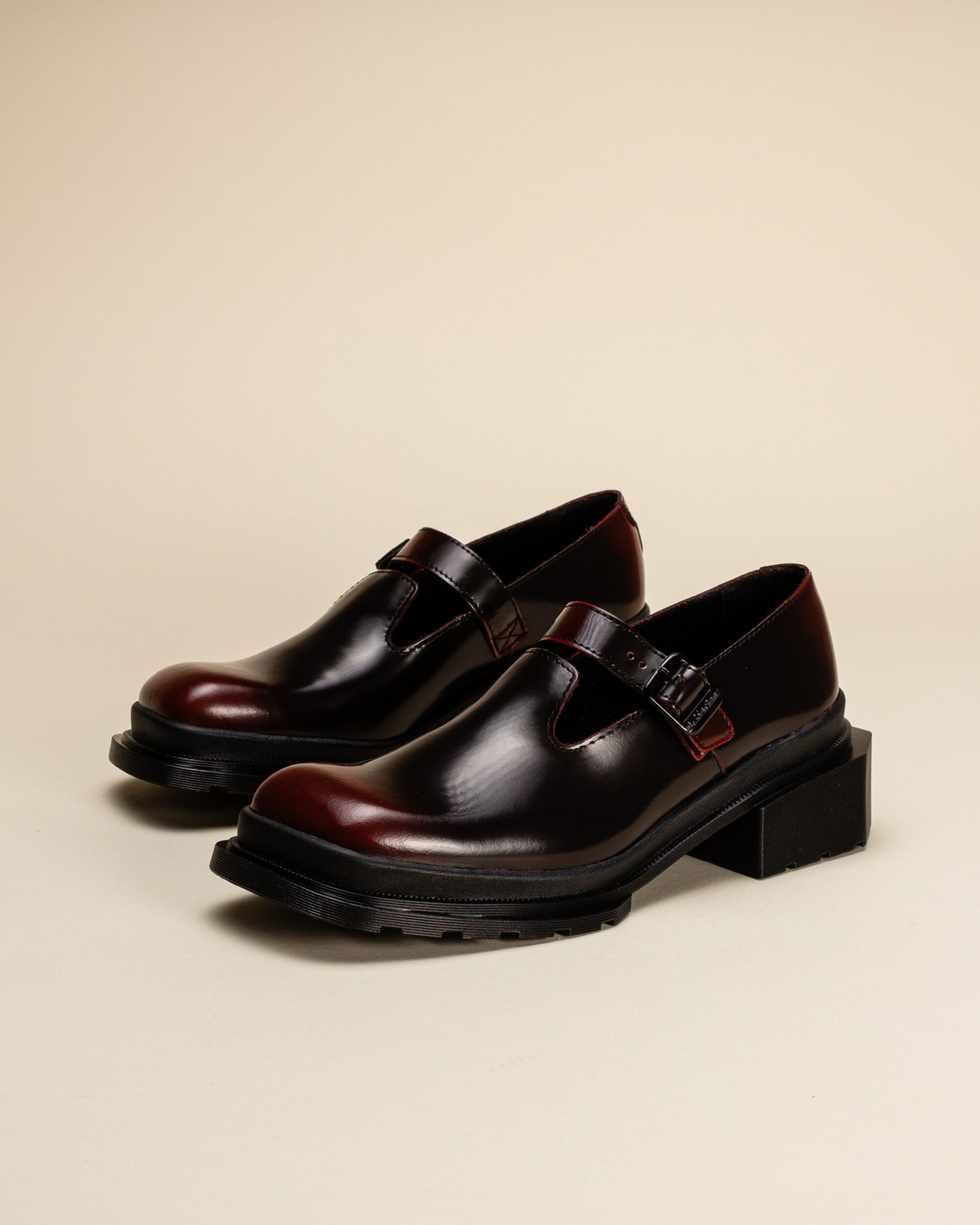 Dr. Martens Maybole MJ - Black/Cherry Red Brush Off