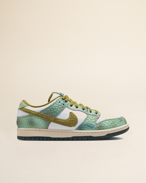 Nike Nike SB Dunk Low Pro QS "Alexis Sablone Chameleon" Oil Green/Desert Moss-White