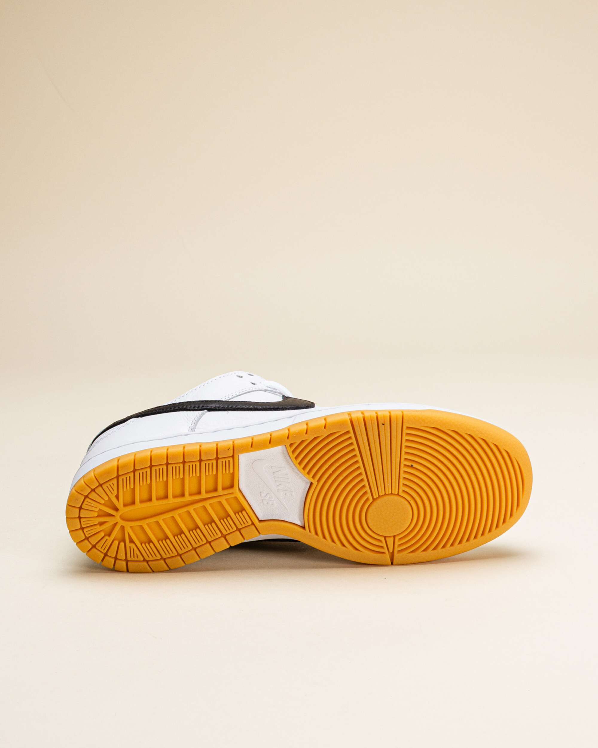 Nike SB Dunk Low Pro - White / Black / Gum Light Brown