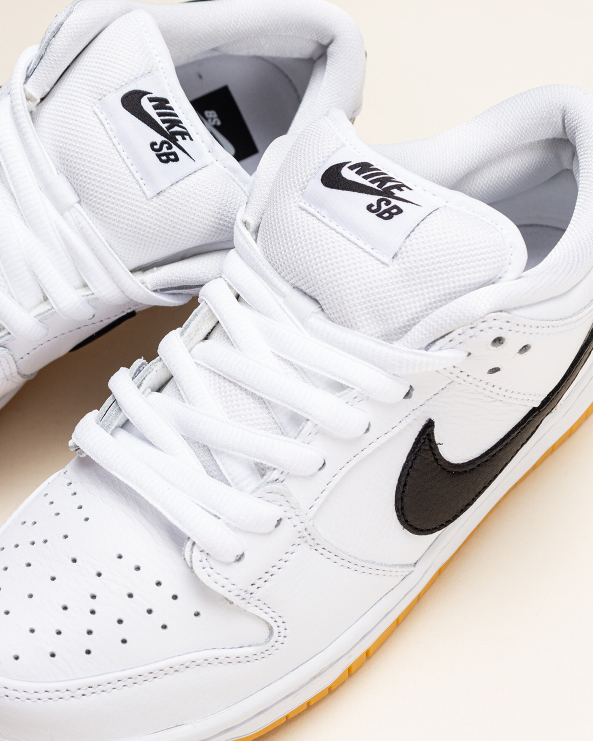 Nike SB Dunk Low Pro - White / Black / Gum Light Brown
