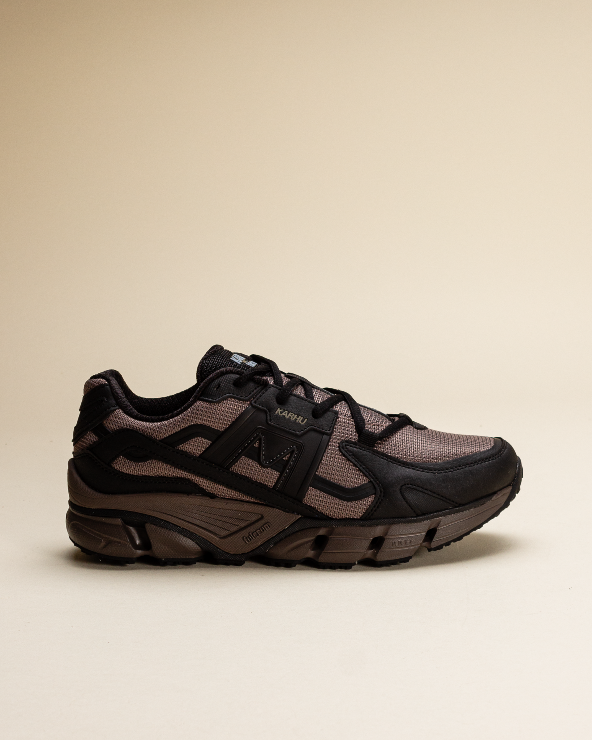Karhu Super Fulcrum Black/Falcon