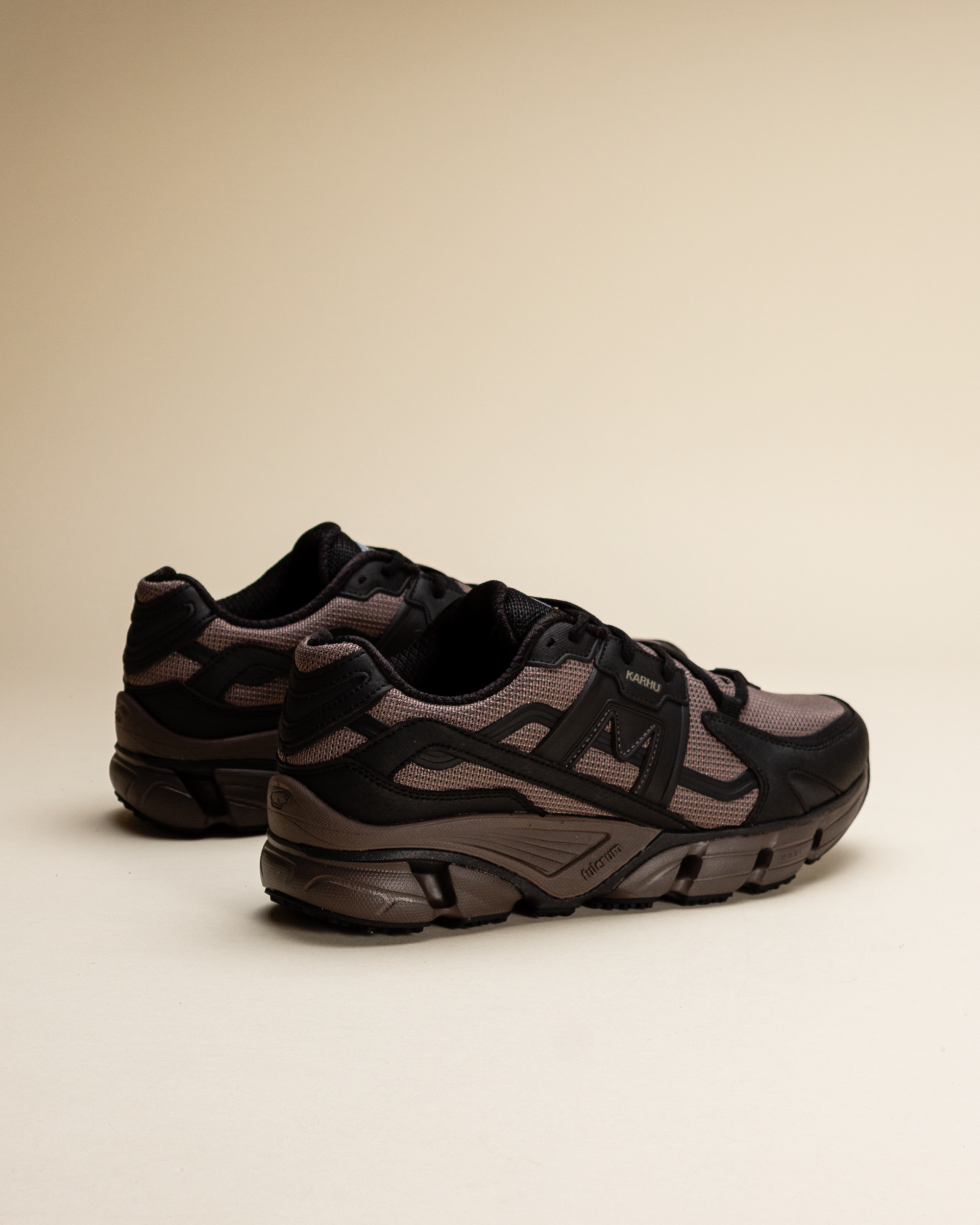Karhu Super Fulcrum Black/Falcon