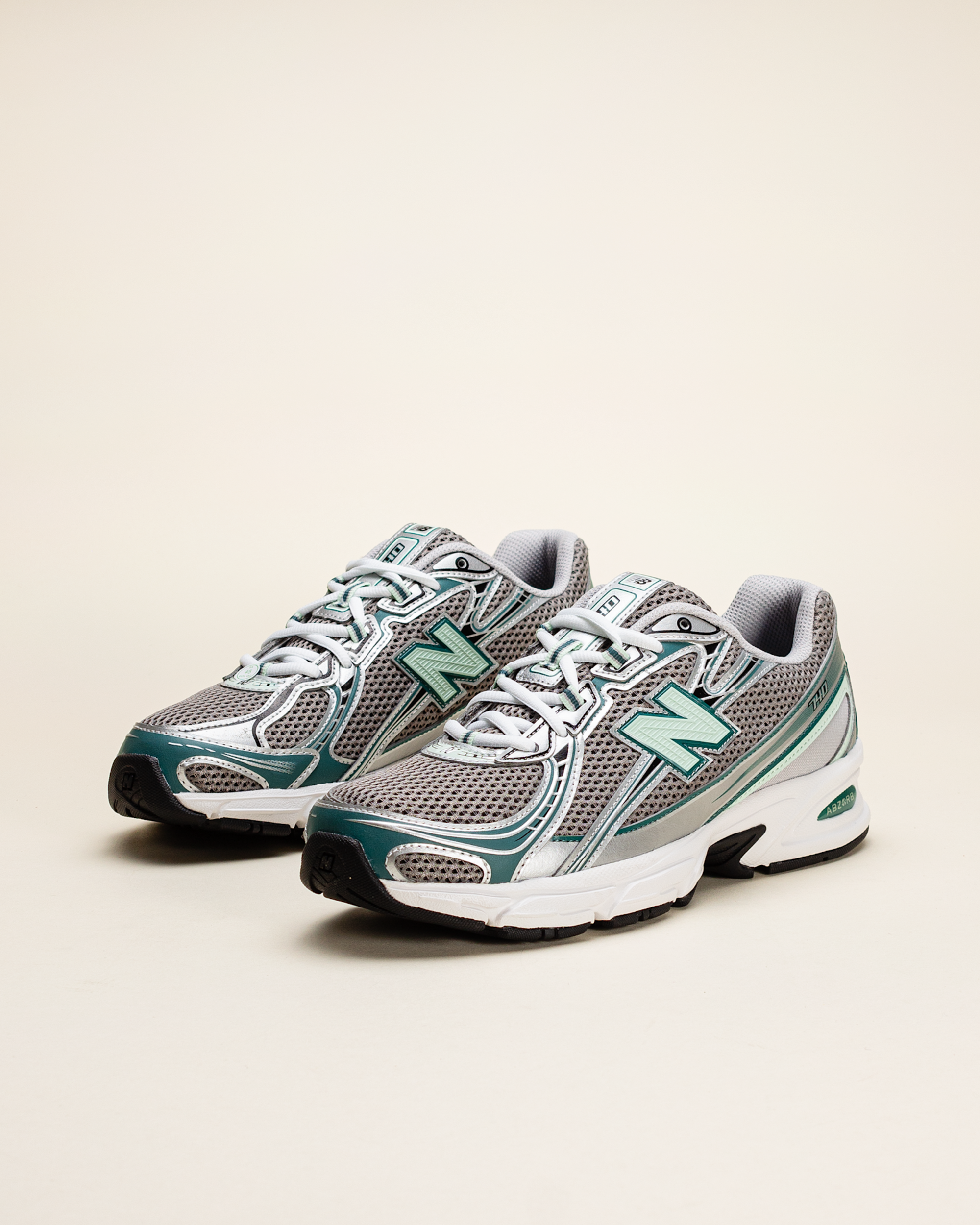 New Balance 740 - Silver Metallic