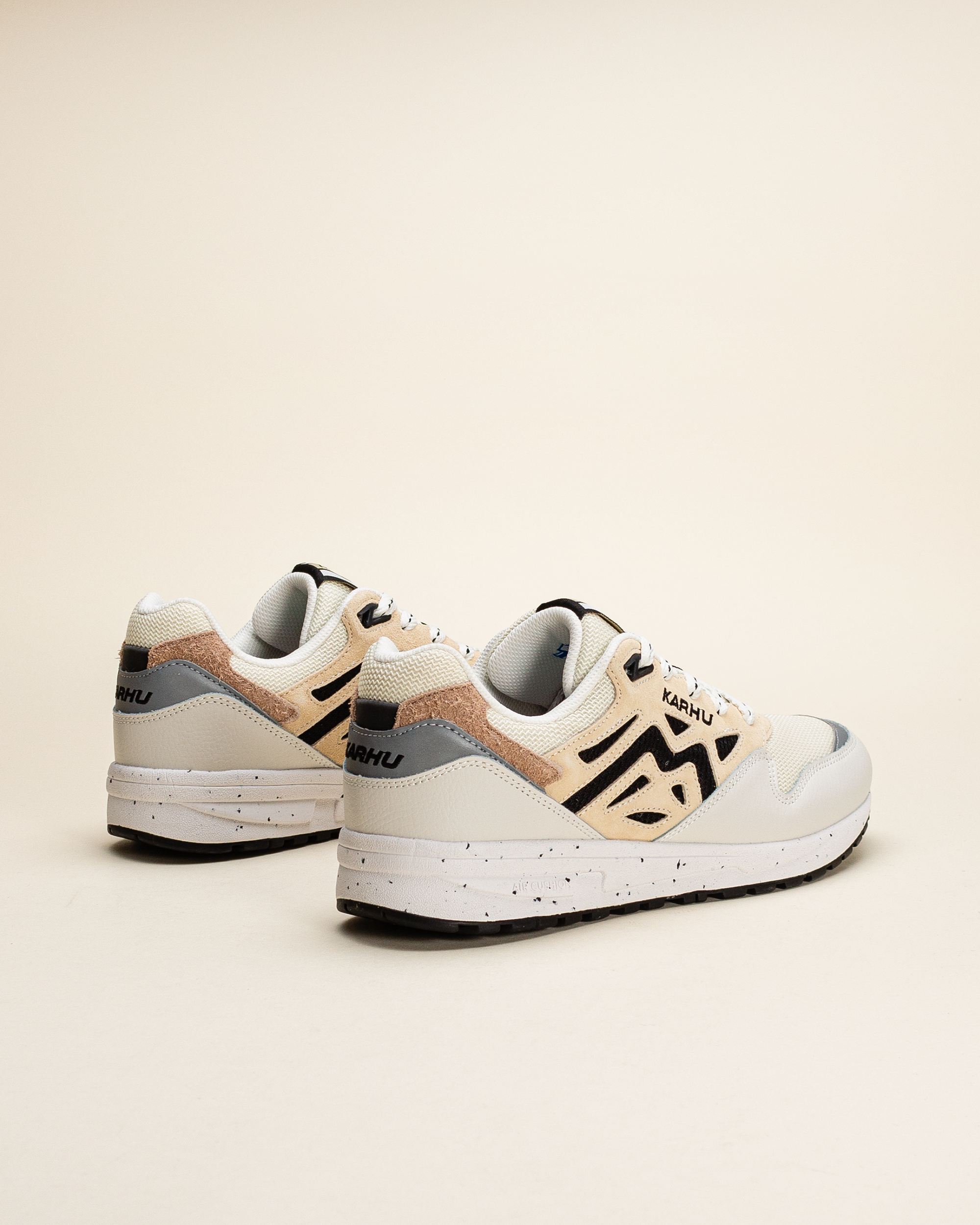 Karhu Legacy 96 - Blanc de Blanc/Wood
