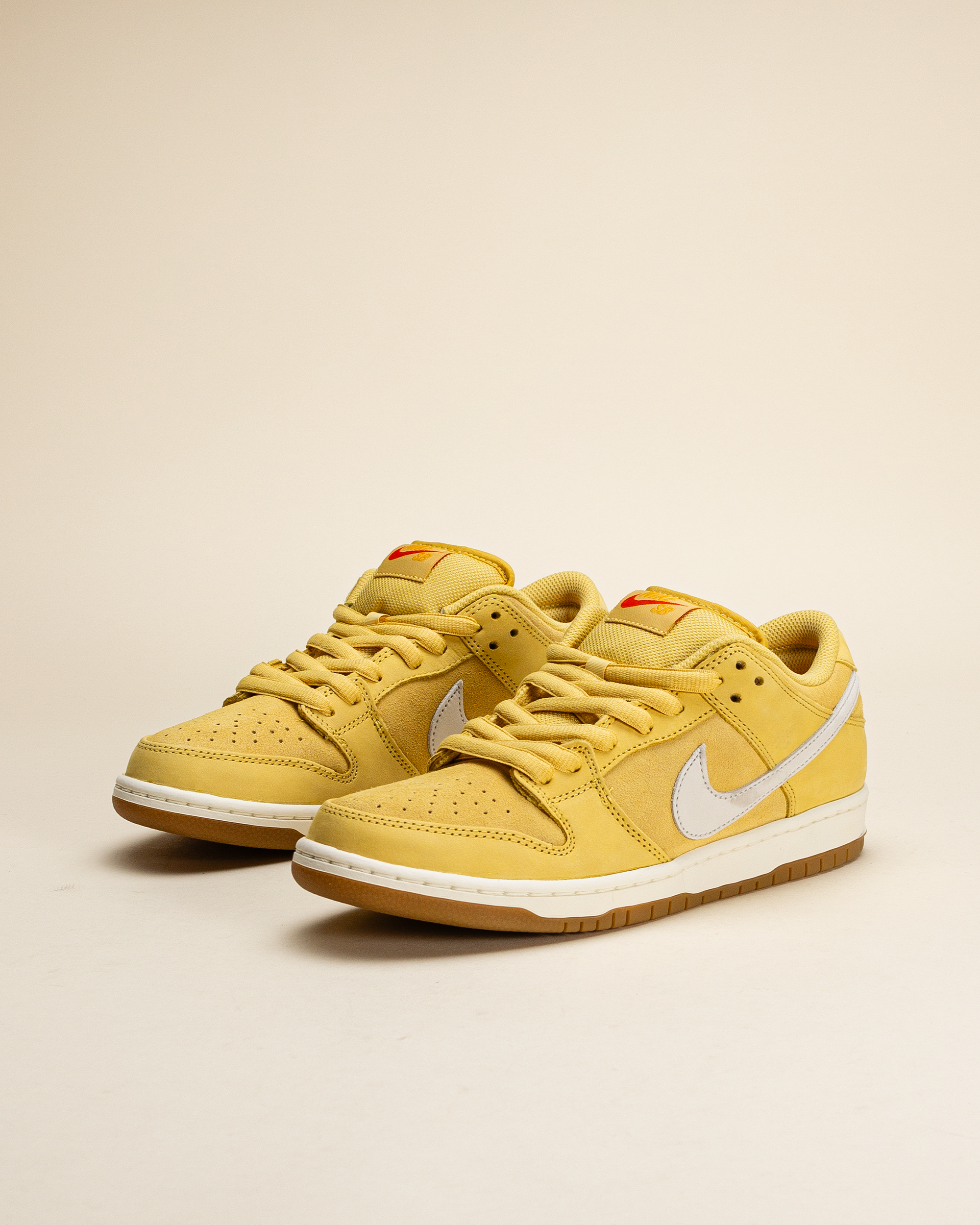 Nike SB Dunk Low Pro Saturn Gold / Solar Flare